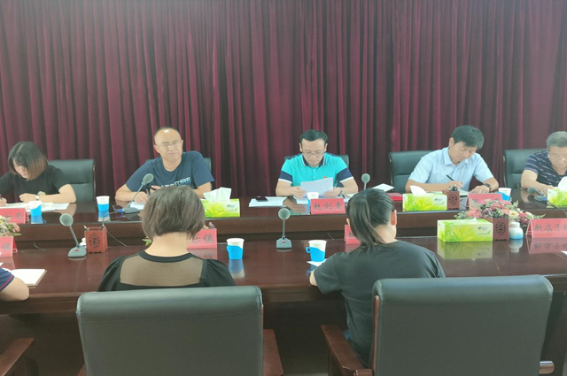 7.22和林格尔县副县长提名人选赵剑青组织召开新冠疫苗接种部署会.png