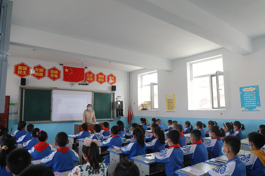 清水河县各小学一、二、三年级学生返校复课2.gif
